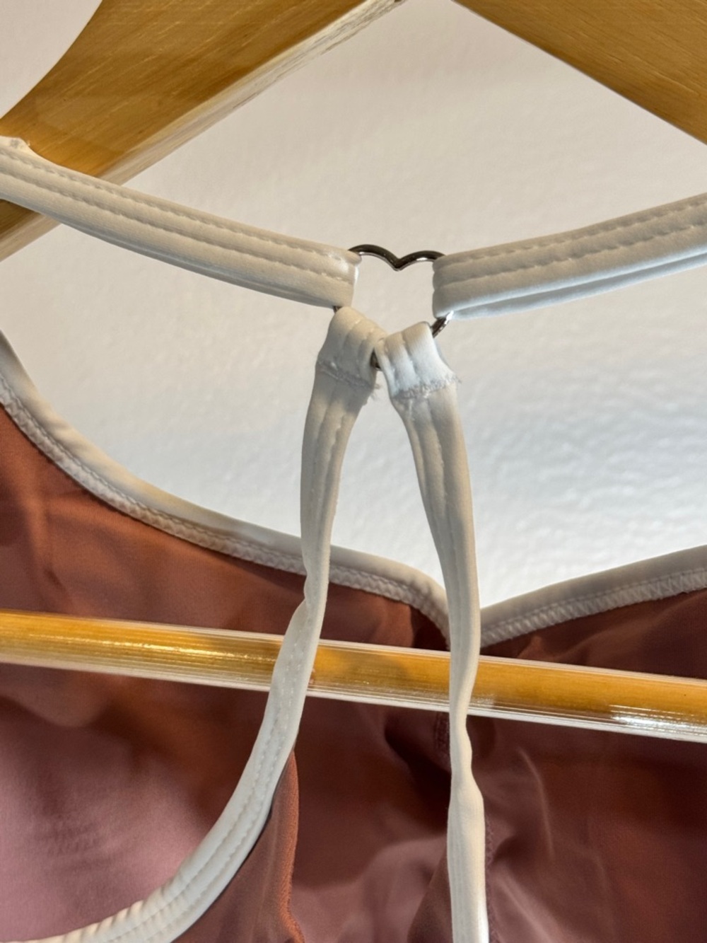 Dusty Rose V-Neck Contrast Trim Sports Bra - Picture 5 of 6